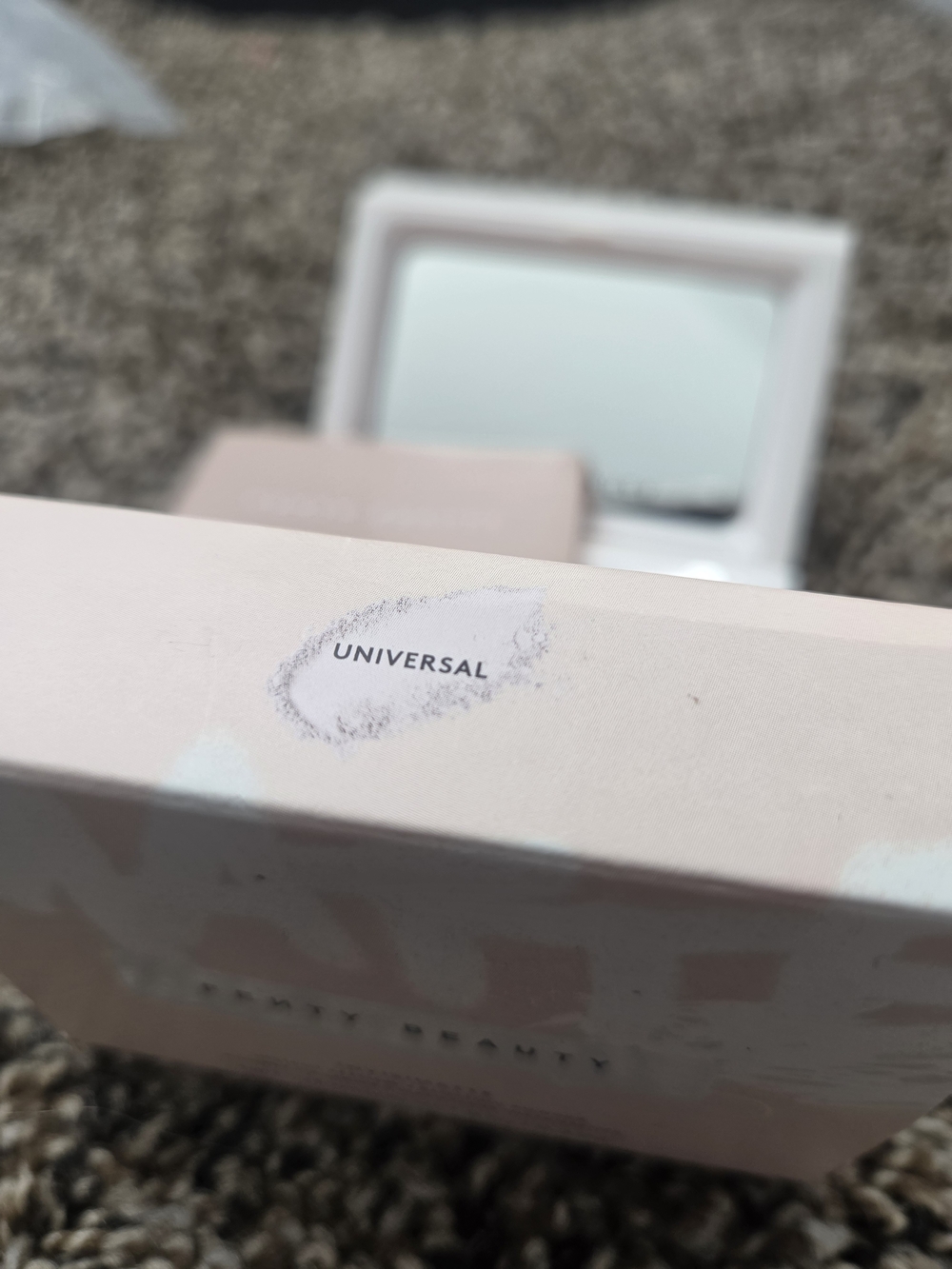 Fenty Beauty Invisimatte Instant Setting + Blotting Powder - Universal - Picture 2 of 5